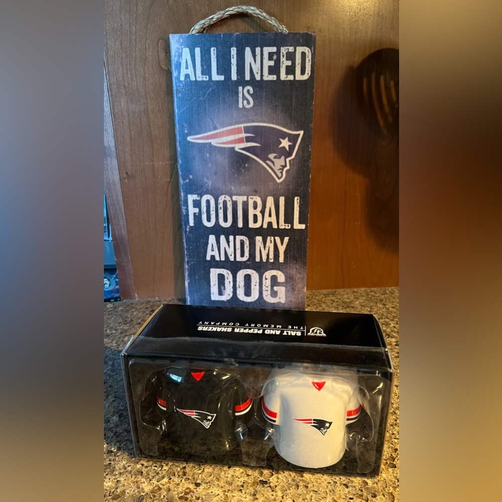 New England Patriots Sign & Salt & Pepper shakers.